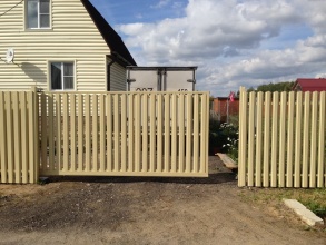 Ворота откатные из евроштакетника - пример 12 фото в Мытищах