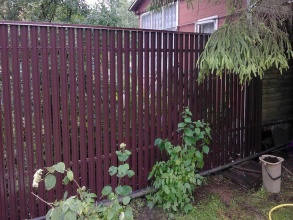 Забор из евроштакетника с бетонированием столбов 28 метров фото в Мытищах