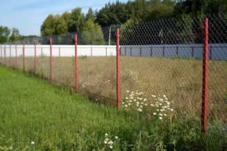 Забор из сетки рабицы в натяг с протяжкой арматуры 20 метров фото цена под ключ