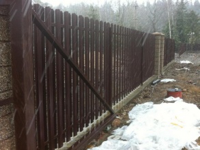 Забор из евроштакетника в шахматном порядке 122 метра фото в Мытищах