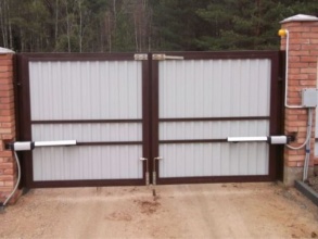 Распашные ворота с дистанционным управлением - пример 8 фото цена за метр