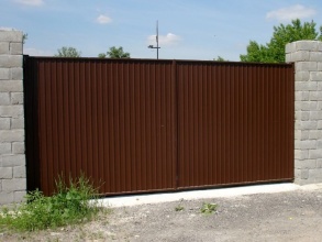 ворота распашные с ручным управлением - пример 11 фото в Мытищах