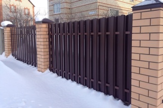 Забор из евроштакетника в шахматном порядке 30 метров фото в Мытищах