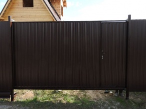 Ворота из профнастила откатные - пример 11 фото в Мытищах