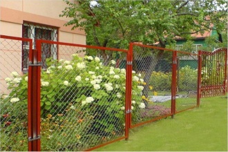 Забор из сетки рабицы в натяг секционный 60 метров фото недорого под ключ