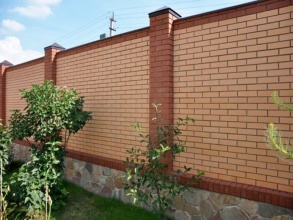 Кирпичный забор сплошной 80 метров фото в Мытищах