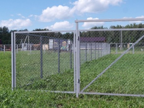 Забор из сетки рабицы в натяг секционный 100 метров фото цена за метр