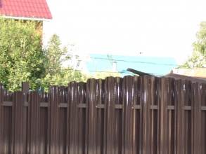 Забор из евроштакетника на ленточном фундаменте 10 метров фото в Мытищах