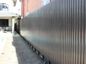 Забор из евроштакетника на ленточном фундаменте 57 метров фото в Мытищах