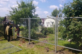 Забор из сетки рабицы в натяг секционный 90 метров фото в Мытищах