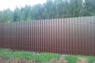Забор из евроштакетника с забивными столбами 80 метров фото стоимость под ключ