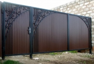 Распашные ворота из профнастила - пример 1 фото в Мытищах