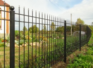 Сварные заборы с забивными столбами  12 метров фото в Мытищах